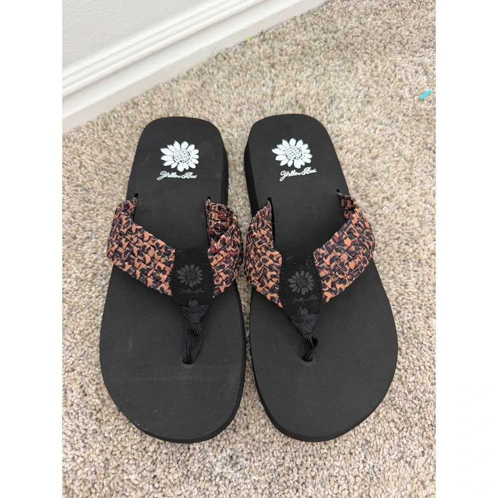 Yellow Box Soleil Flip Flops – Leopard – Women's Size 6.5 – New in Box - Picture 2 of 8